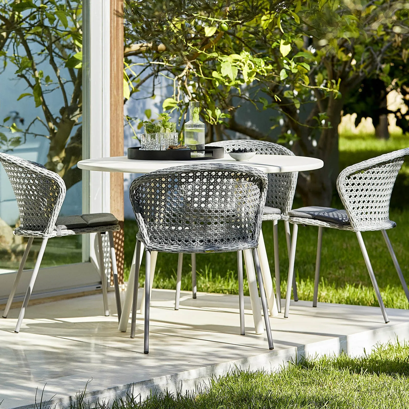 Lean Outdoor Stackable Chair