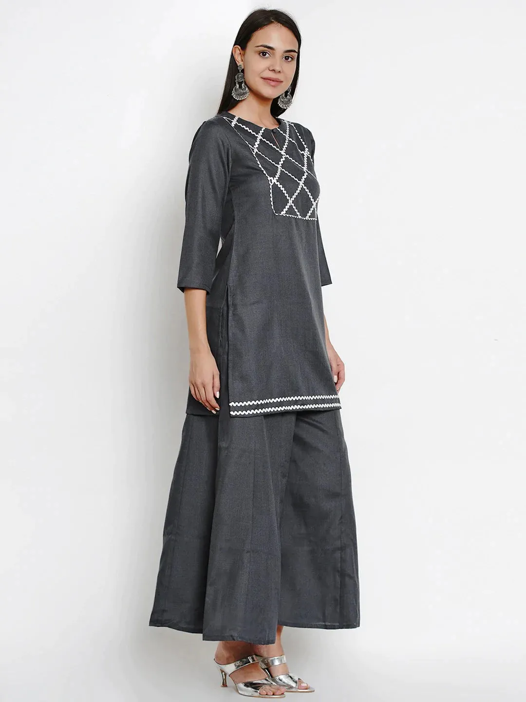Women'S Grey Solid Kurta With Palazzos