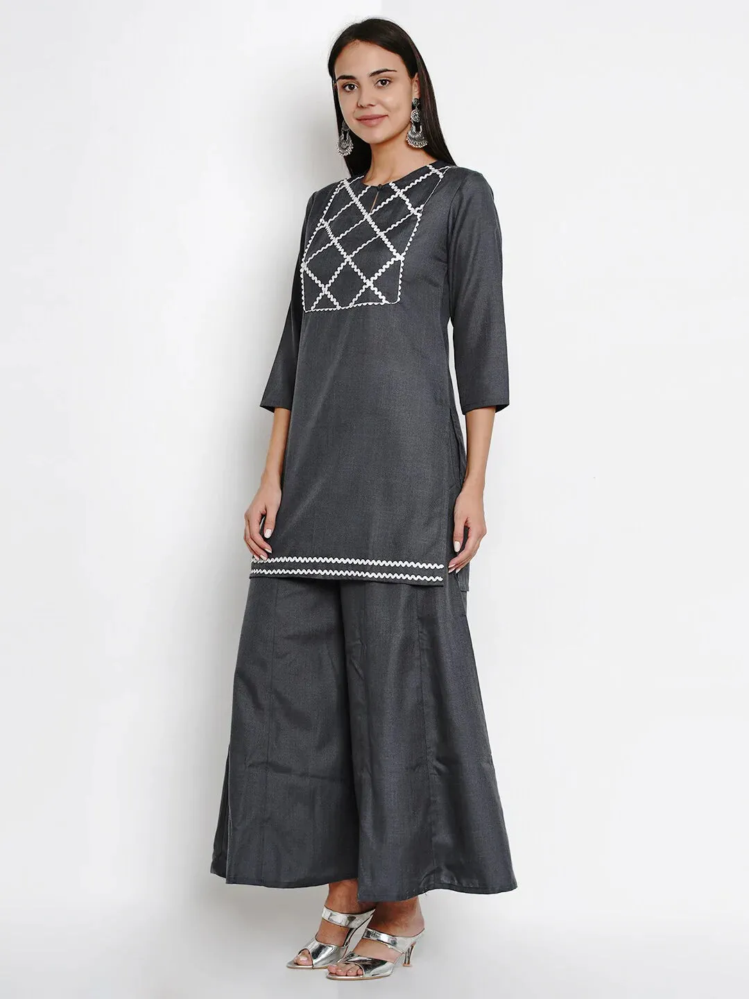Women'S Grey Solid Kurta With Palazzos